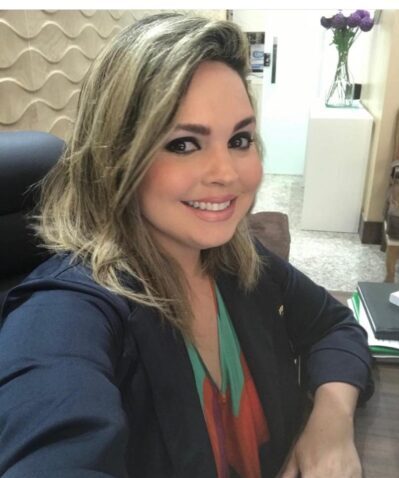 Dra. Fabiana Vilanova é Cirurgiã-Dentista em Brasília, DF - Brasil. Possui graduação em odontologia desde 2011. Atua como clínico geral.